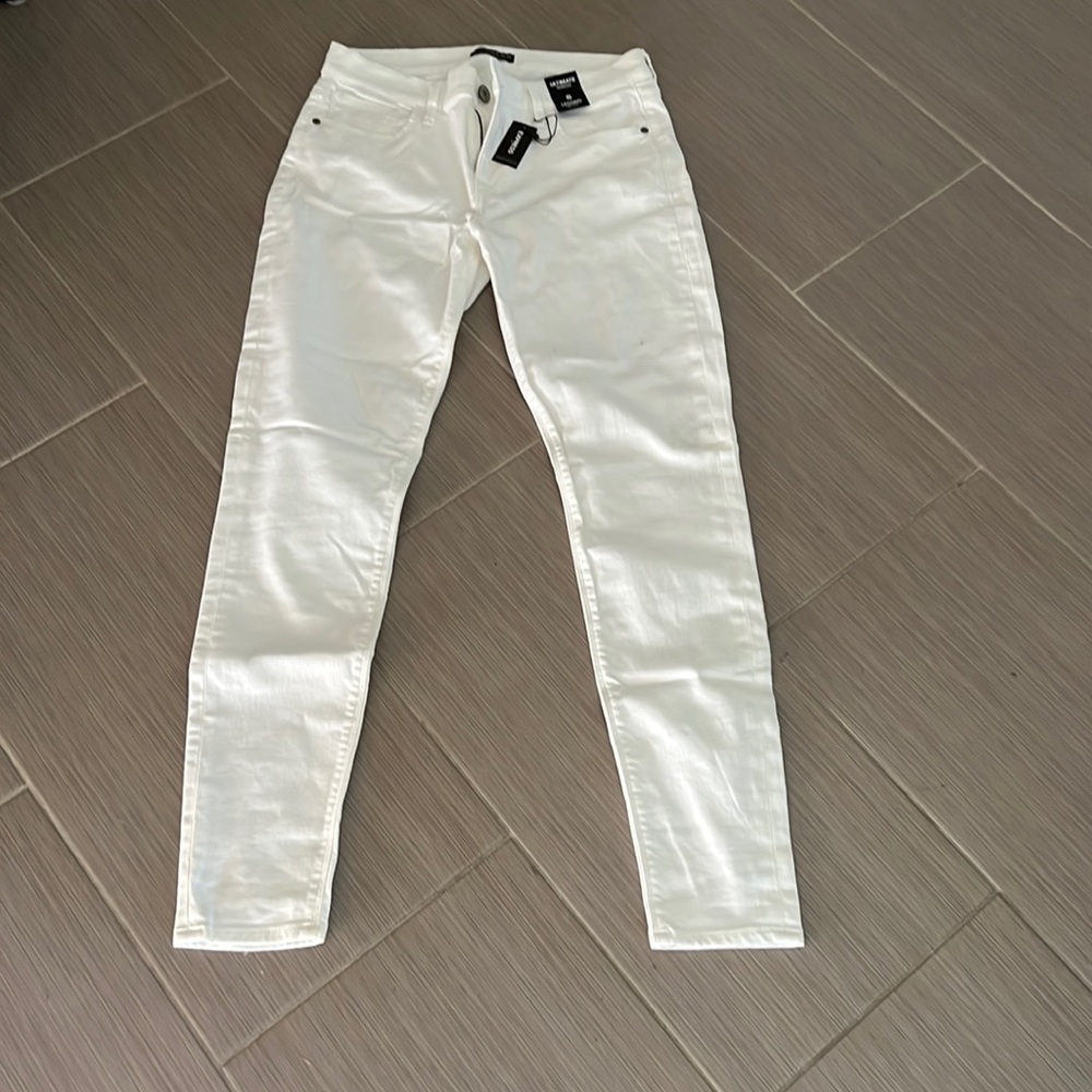 BNWT express white jean legging. Mid rise with stretch.